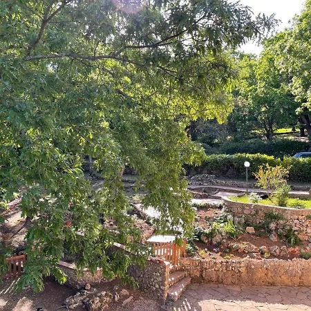 Lilia By Let Bed & Breakfast